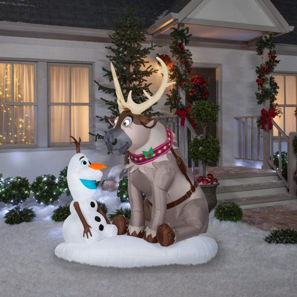 7 ft pre lit inflatable airblown olaf and sven scene