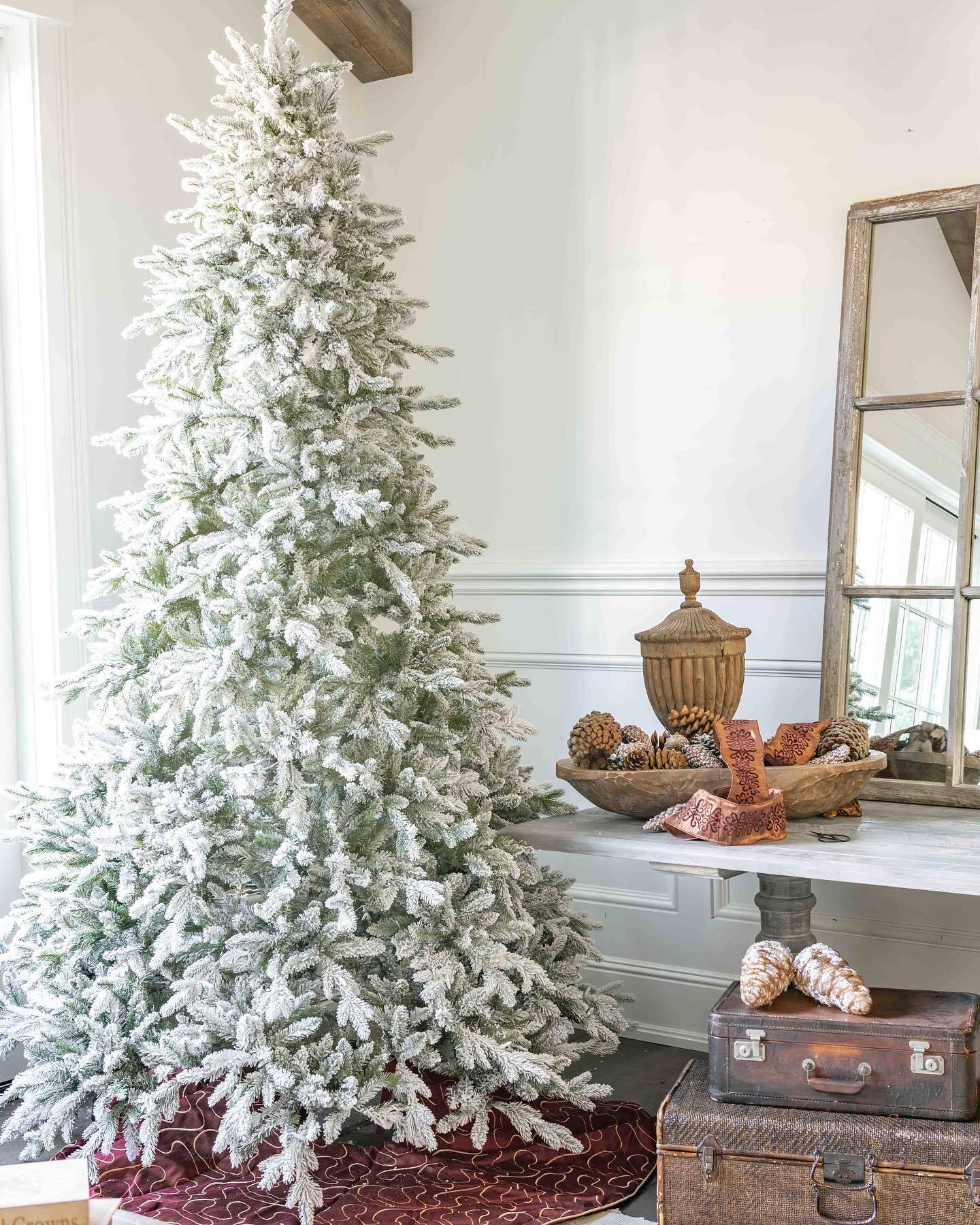 7.5' Queen Flock® Artificial Christmas Tree Unlit