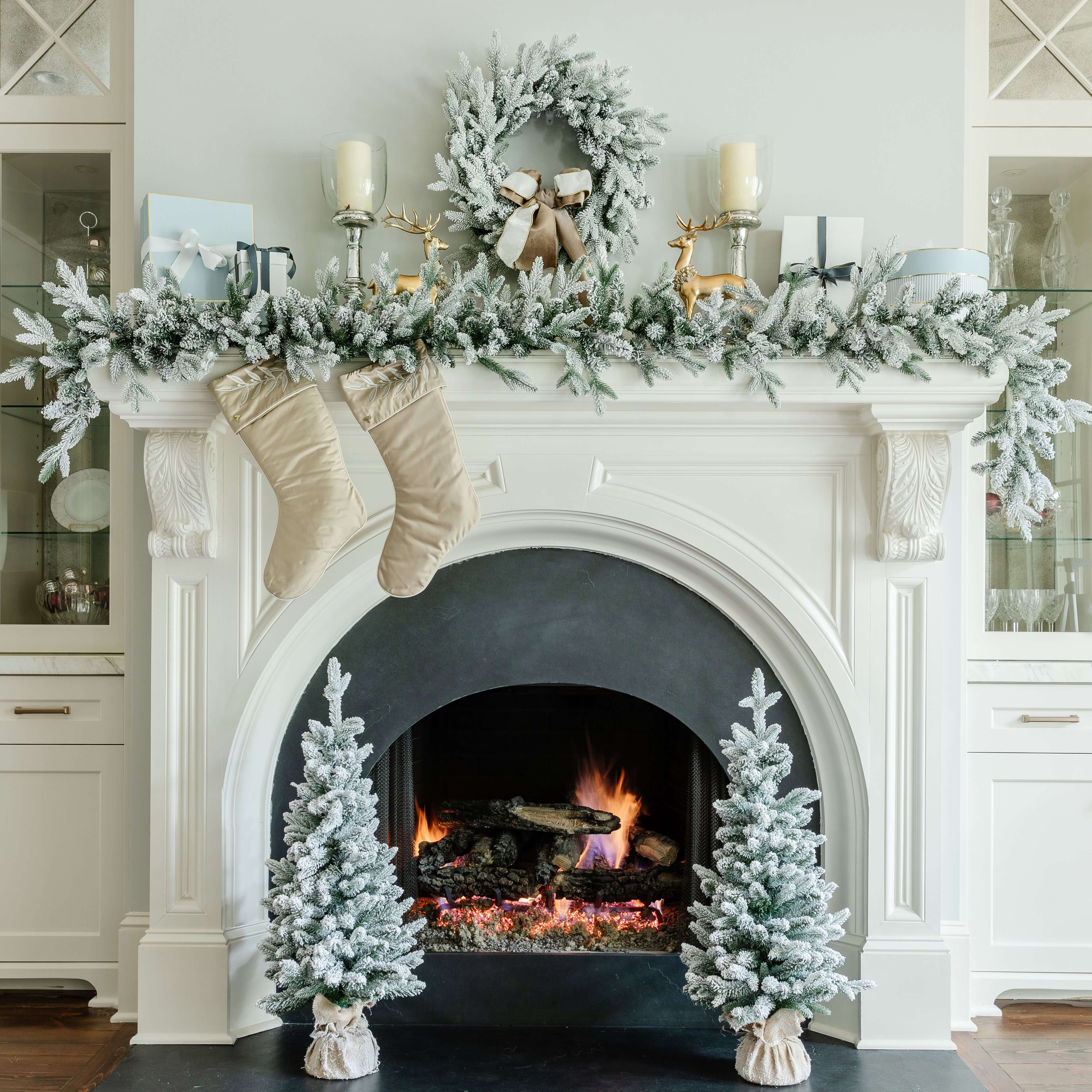 Queen Flock® Collection 4-Piece Set with Warm White LED Lights (Plug or Battery Operated)